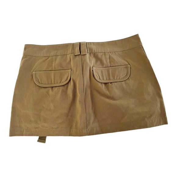 EDIKTED Janelle Low Rise Cotton Cargo Miniskirt in Beige a
New 32”w X 12” L - Picture 7 of 14